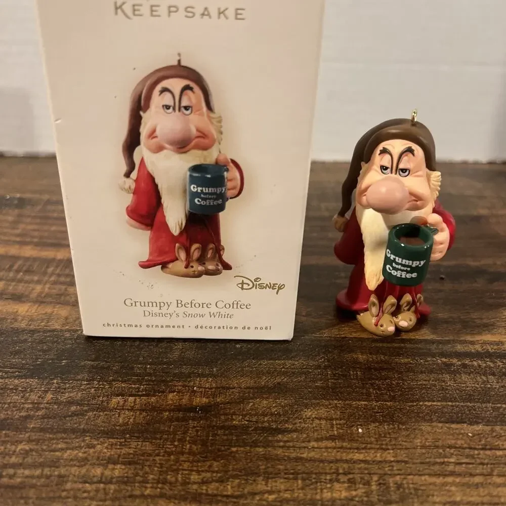 HALLMARK KEEPSAKE ORNAMENT SNOW WHITE GRUMPY BEFORE COFFEE 2007